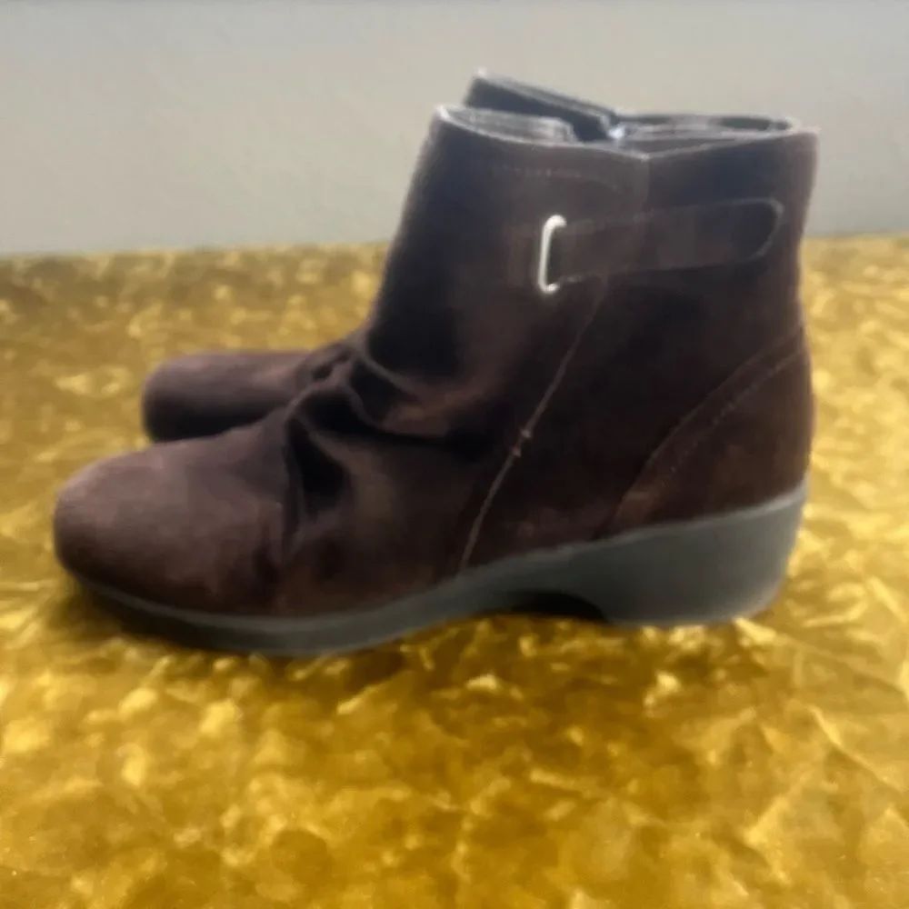 bass lite Monica Ankle Boots Brown Suede/Leather Size 9.5M Side Zip